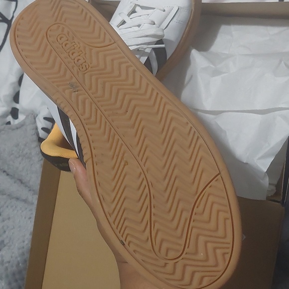 Size 11 women's Adidas - Picture 6 of 6